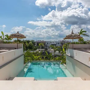 https://namas-tulum.quintano-roohotels.com