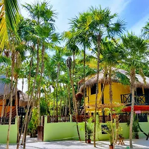 https://las-palmas-maya.tulum-hotels.net